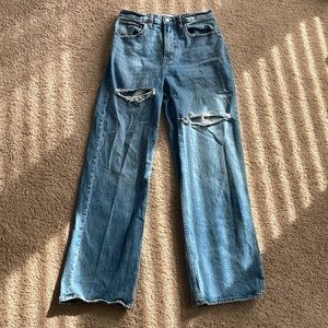 Abercrombie Curve Love 90’s Relaxed Jean High Rise